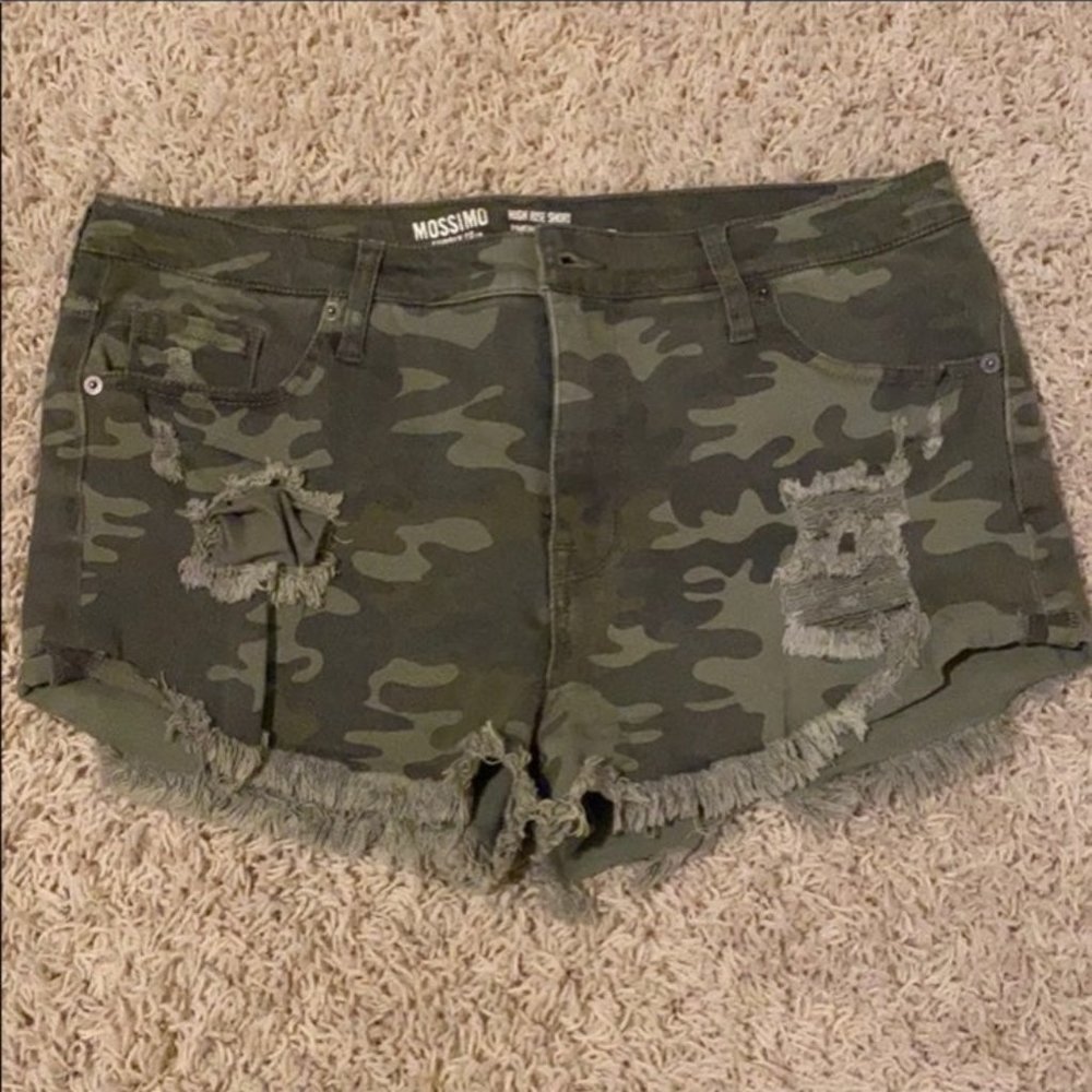 Women’s Mossimo Shorts; NWOT Size 14